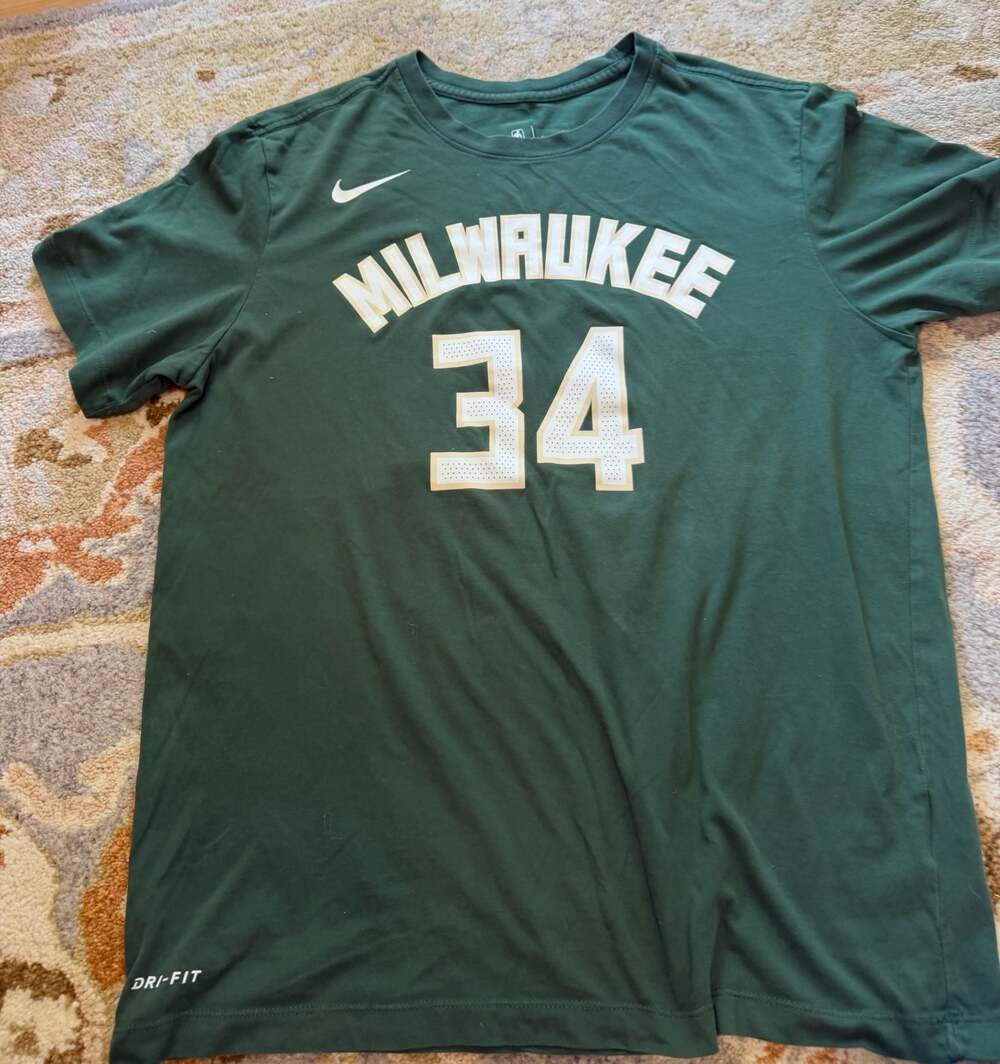 Nike Giannis Antetokounmpo Milwaukee Bucks NBA Dri-Fit Name and Number T-Shirt M